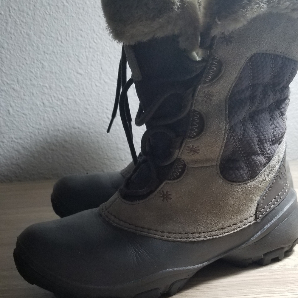 Columbia 200 snow boots